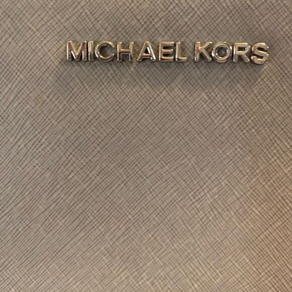Michael Kors Tablet Case in Silver Leather - Picture 5 of 8
